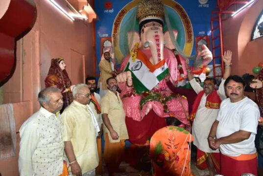उज्जैन के बड़े गणेश मंदिर में अनोखा स्वाधीनता दिवस, सवा लाख दूर्वा-पुष्प और तिरंगे का हुआ पूजन