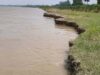 सरयू का जलस्तर खतरे के निशान से 30 सेमी नीचे, घटते पानी के साथ तेज हुआ कटान