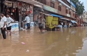 चित्रकूट में उफनी मंदाकिनी, रामघाट की सभी सीढ़ियां डूबीं; दुकानों में घुसा पानी, SDRF तैनात