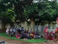 शिक्षकों की नियुक्ति की मांग को लेकर उतरे छात्र-पालक, युक्तियुक्तकरण पर भी उठाए सवाल