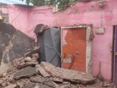 CG में जर्जर पंचायत भवन की छत गिरी, मलबे में दबे सरकारी दस्तावेज; सरपंच-सचिव बाल-बाल बचे