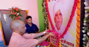 अयोध्या पहुंचे सीएम योगी, ब्रह्मलीन महंत परमहंस रामचंद्र दास महाराज की पुण्यतिथि पर अर्पित की श्रद्धांजलि
