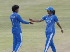 एशियन गेम्स में श्री चरणी का धमाल, 4 विकेट लेकर रचा इतिहास; बुमराह से भी बेहतर दिखा रिकॉर्ड