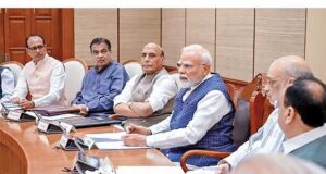 Modi Cabinet Reshuffle: मोदी कैबिनेट में बड़े फेरबदल की चर्चा तेज, वैष्णव का प्रमोशन और गडकरी के विभाग में बदलाव की अटकलें
