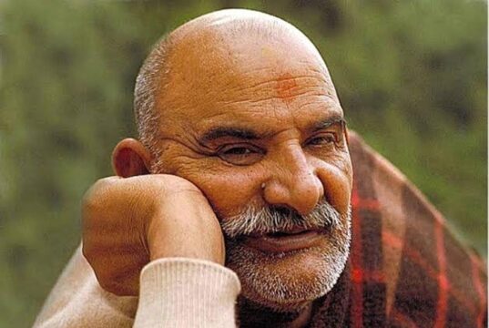 नीम करोली बाबा के चमत्कारों का सच क्या था? ट्रेन से LSD तक, जानिए कहानियों के पीछे की हकीकत