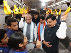 मुख्यमंत्री डॉ. यादव, केन्द्रीय मंत्री मनोहर लाल, मंत्री विजयवर्गीय ने हरी झंडी दिखाकर इंदौर मेट्रो ट्रेन को किया रवाना