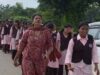 बिजली और क्लास की मांग को लेकर छात्राओं का पैदल मार्च, कलेक्ट्रेट पहुंचकर जताया विरोध