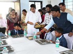 कुपोषण पर कड़ा प्रहार नारायणपुर के 13 हजार से अधिक स्कूली बच्चों को अब रोजाना मिलेगा मुफ़्त पौष्टिक नाश्ता