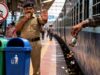 रेलवे स्टेशन पर कचरा फेंकना या थूकना पड़ेगा महंगा, देना होगा 1000 रुपये जुर्माना