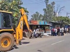 रायपुर में ढाबा तोड़ने पहुंची प्रशासन की टीम, संचालक ने खुद पर पेट्रोल डालकर मचाया हंगामा