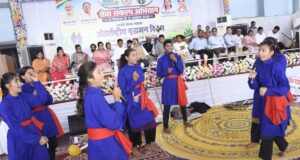 नुक्कड़ नाटक के जरिए पहुँचाया जनकल्याणकारी योजनाओं का संदेश